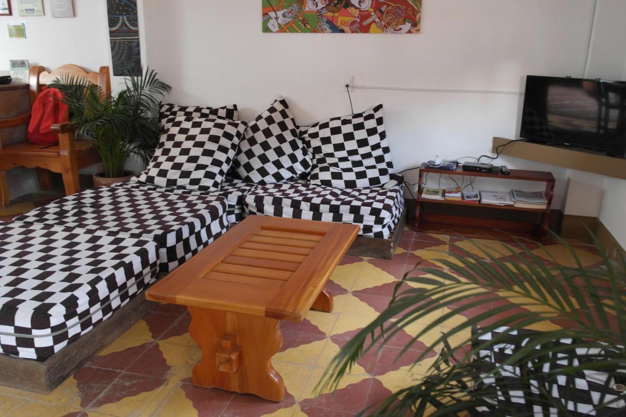 Sergeant Pepper'S Hostel Jardín Esterno foto